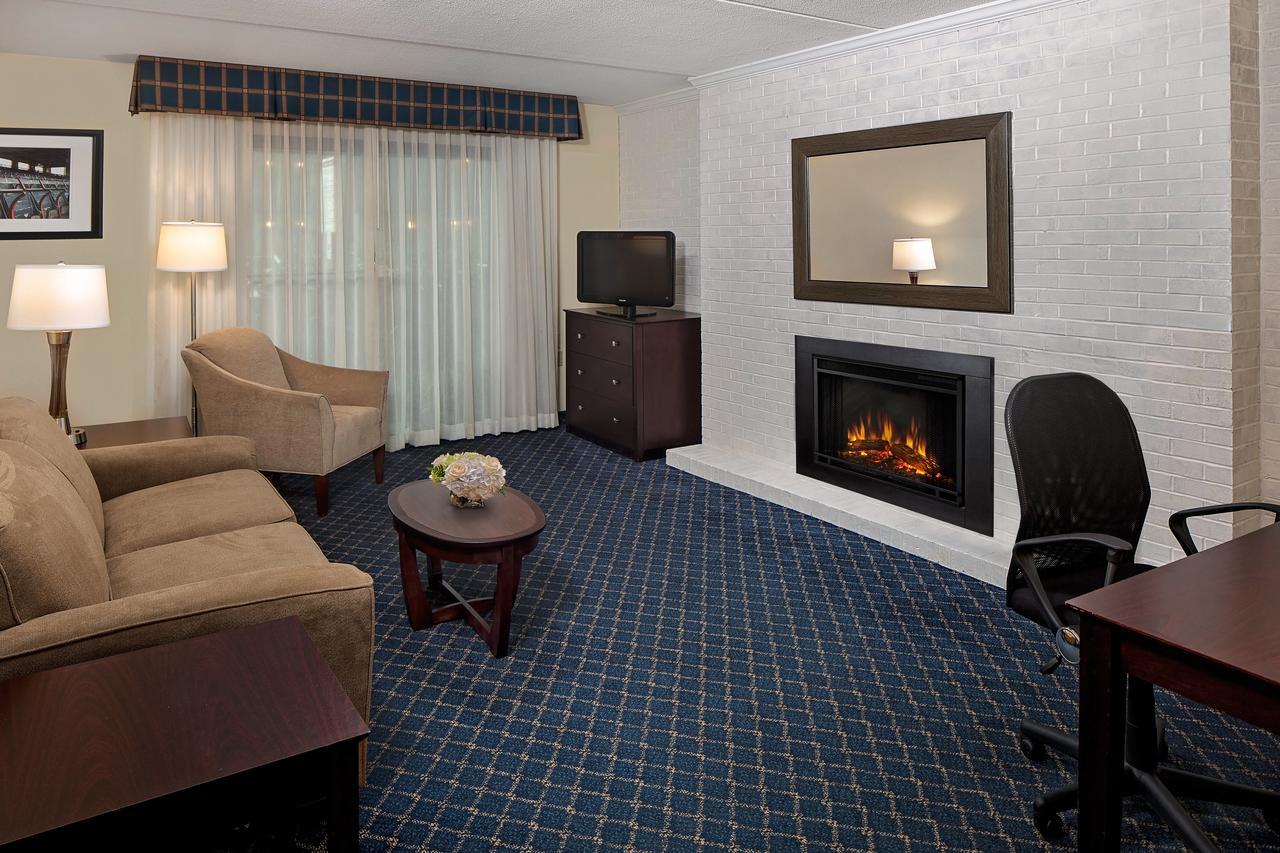 Boxboro Regency Hotel Boxborough Eksteriør billede